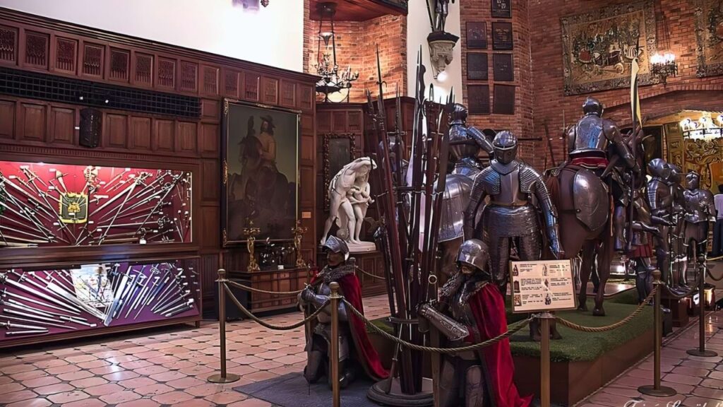 Sala dos Cavaleiros no Instituto Ricardo Brennand em Recife com armaduras e coleção de armas históricas