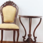 imagem de móveis vintage de uma família vende tudo